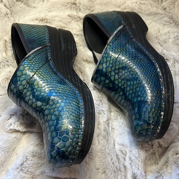 Dansko shoes size 6 EU (36) professional Blue Python clogs - Picture 4 of 6